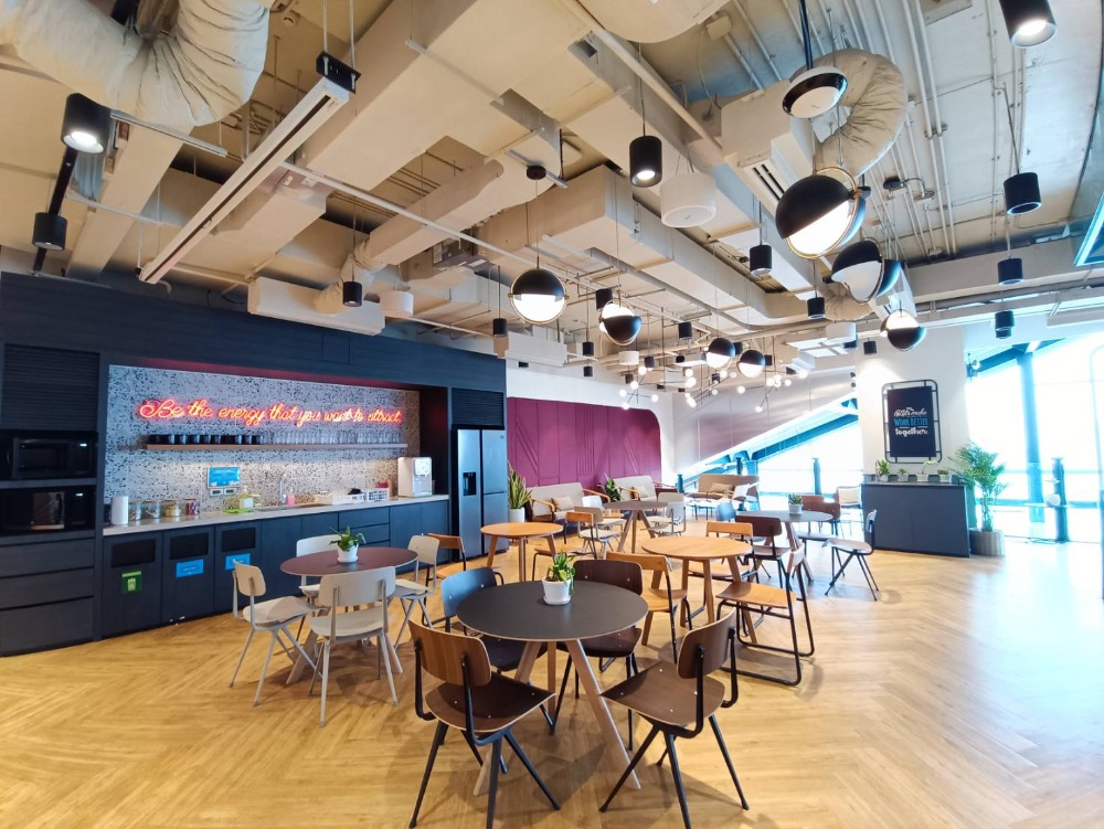 ให้เช่าสำนักงานสยาม จุฬา สามย่าน : เซอร์วิสออฟฟิศ พื้นที่สำนักงานให้เช่า สามย่าน Serviced Office ตกแต่งสวย พร้อมเข้าอยู่ อาคาร สามย่านมิตรทาวน์ ออฟฟิศ ทาวเวอร์ - SAMYAN MITRTOWN Office Tower Building 6 Workstations ราคาเช่า 57,500 บาท/เดือน ใกล้รถไฟฟ้า