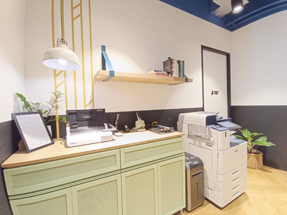 ให้เช่าสำนักงานสยาม จุฬา สามย่าน : เซอร์วิสออฟฟิศ พื้นที่สำนักงานให้เช่า สามย่าน Serviced Office ตกแต่งสวย พร้อมเข้าอยู่ อาคาร สามย่านมิตรทาวน์ ออฟฟิศ ทาวเวอร์ - SAMYAN MITRTOWN Office Tower Building 6 Workstations ราคาเช่า 57,500 บาท/เดือน ใกล้รถไฟฟ้า