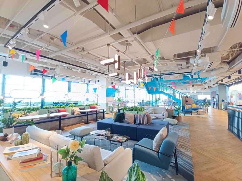 ให้เช่าสำนักงานสยาม จุฬา สามย่าน : เซอร์วิสออฟฟิศ พื้นที่สำนักงานให้เช่า สามย่าน Serviced Office ตกแต่งสวย พร้อมเข้าอยู่ อาคาร สามย่านมิตรทาวน์ ออฟฟิศ ทาวเวอร์ - SAMYAN MITRTOWN Office Tower Building 6 Workstations ราคาเช่า 57,500 บาท/เดือน ใกล้รถไฟฟ้า