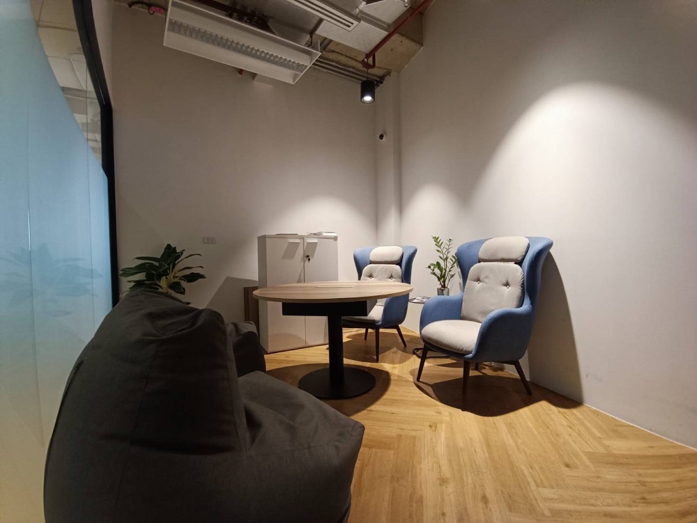 ให้เช่าสำนักงานสยาม จุฬา สามย่าน : เซอร์วิสออฟฟิศ พื้นที่สำนักงานให้เช่า สามย่าน Serviced Office ตกแต่งสวย พร้อมเข้าอยู่ อาคาร สามย่านมิตรทาวน์ ออฟฟิศ ทาวเวอร์ - SAMYAN MITRTOWN Office Tower Building 6 Workstations ราคาเช่า 57,500 บาท/เดือน ใกล้รถไฟฟ้า