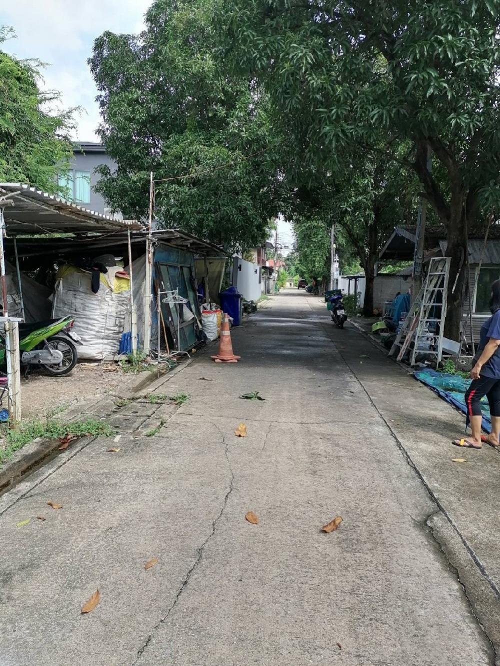 For SaleLandBang kae, Phetkasem : Land for sale in Nakhon Lung 2, Intersection 5, Bangkok.