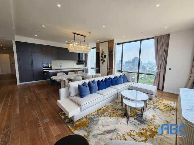 ขายคอนโดวิทยุ ชิดลม หลังสวน : Penthouse Unit for Sale at Muniq Langsuan Selling with tenant