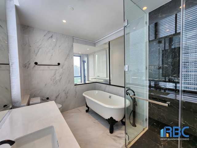 For SaleCondoWitthayu, Chidlom, Langsuan, Ploenchit : Penthouse Unit for Sale at Muniq Langsuan Selling with tenant