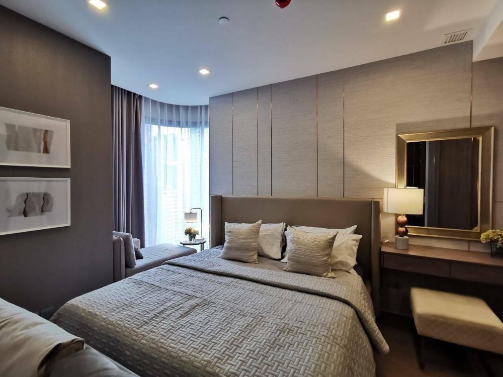For RentCondoSukhumvit, Asoke, Thonglor : Ashton Asoke: 1 bedroom 36 sqm., 21st floor, picturesque city view, gorgeous furniture, jacuzzi ,Super great location. Walkable to Terminal 21