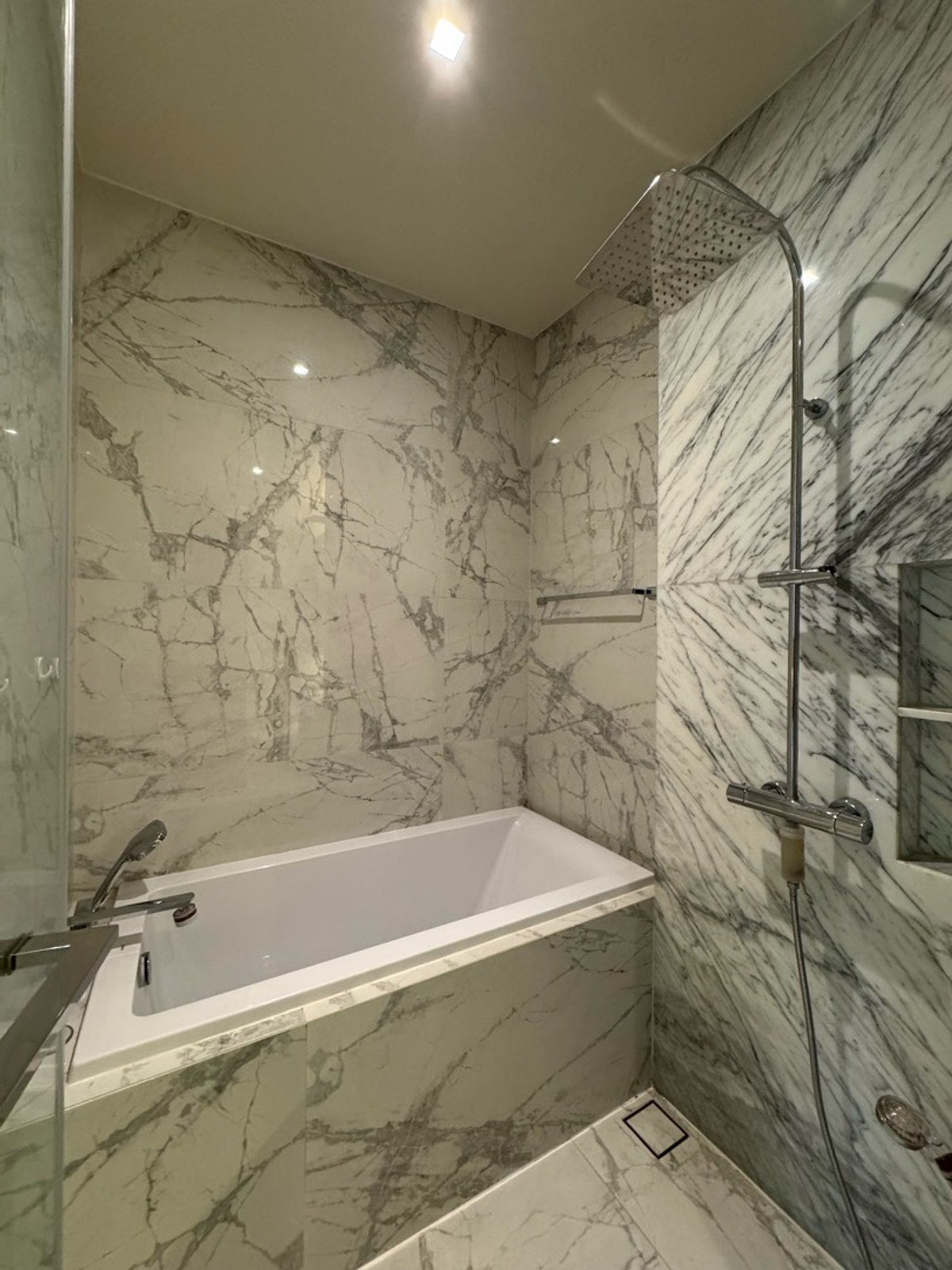 ให้เช่าคอนโดสุขุมวิท อโศก ทองหล่อ : FOR RENT!! Hyde Herritage Thonglor BIG 3Bedrooms High Floor+River view 🔥175,000Thb🔥 ☎️Call/Line: 094-162-4424