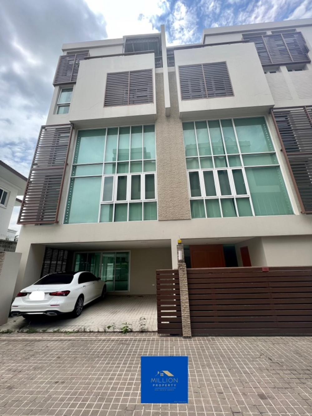 For SaleHouseSukhumvit, Asoke, Thonglor : Luxury 5-storeys Home for sales The Park Lane Ekamai 12, Thonglor, Pridiphanomyong 37
Land 63 sq.wah, usable area 1,000 sq.m