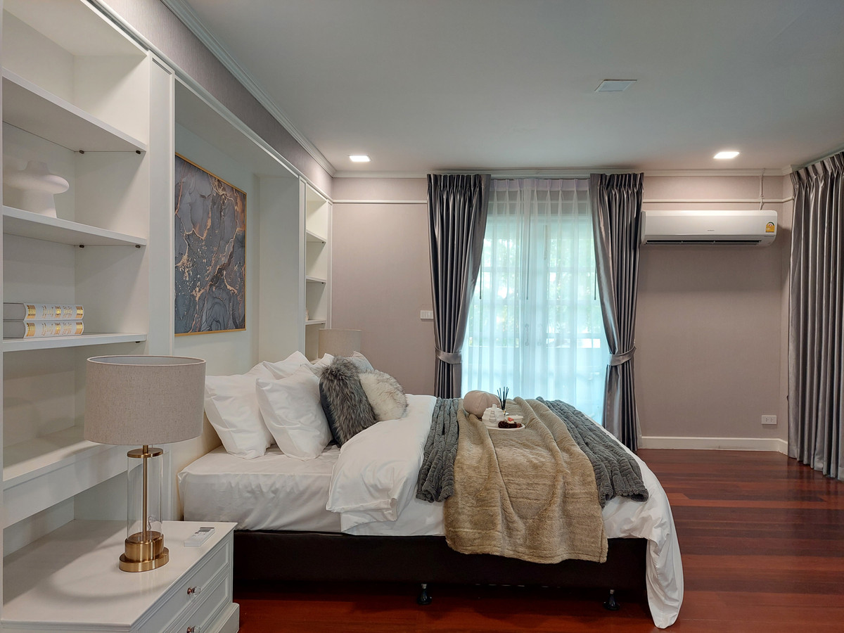 For SaleHouseSamut Prakan,Samrong : House for Sale with Tenant: Ladawan Srinagarindra, 138 Sq.Wah, Special Price!!