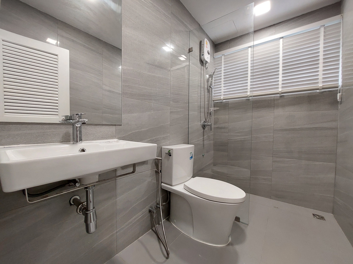 For SaleHouseSamut Prakan,Samrong : House for Sale with Tenant: Ladawan Srinagarindra, 138 Sq.Wah, Special Price!!