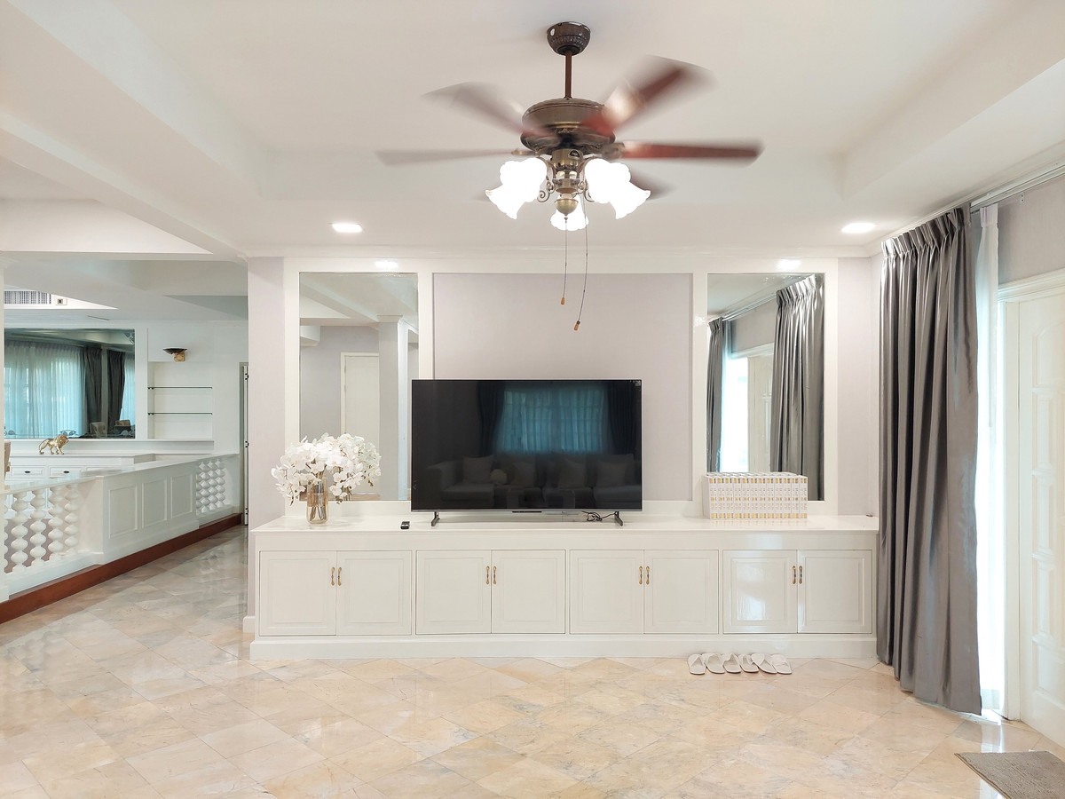 For SaleHouseSamut Prakan,Samrong : House for Sale with Tenant: Ladawan Srinagarindra, 138 Sq.Wah, Special Price!!