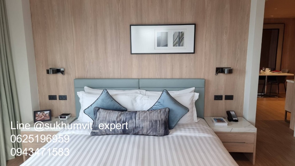 For RentCondoSukhumvit, Asoke, Thonglor : BTS Thonglor, luxury serviced apartment for rent, 1 bedroom, 1 bathroom, area 65 sq m., modern style.