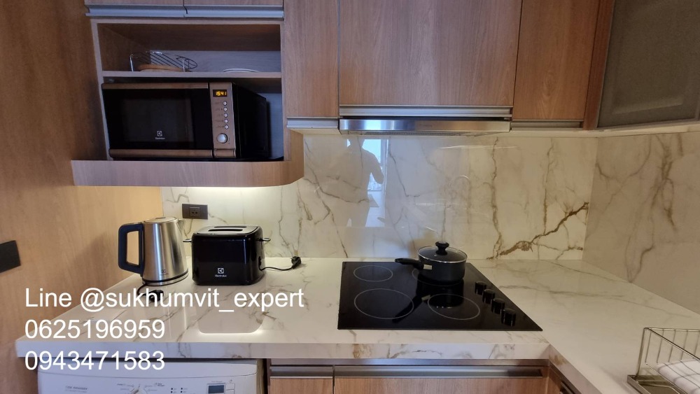 For RentCondoSukhumvit, Asoke, Thonglor : BTS Thonglor, luxury serviced apartment for rent, 1 bedroom, 1 bathroom, area 65 sq m., modern style.