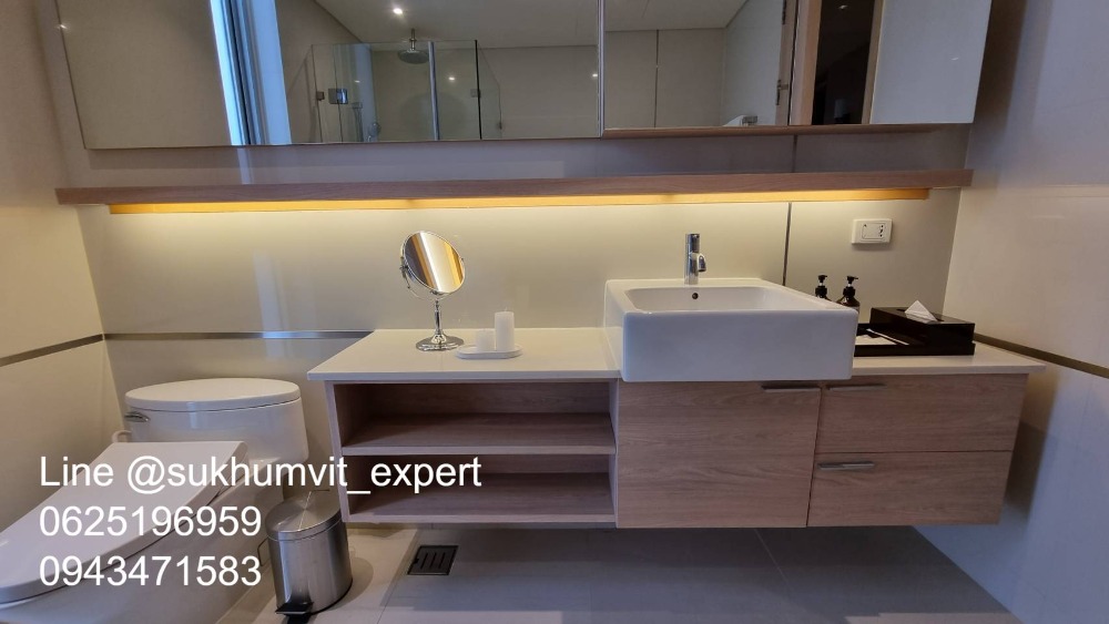 For RentCondoSukhumvit, Asoke, Thonglor : BTS Thonglor, luxury serviced apartment for rent, 1 bedroom, 1 bathroom, area 65 sq m., modern style.