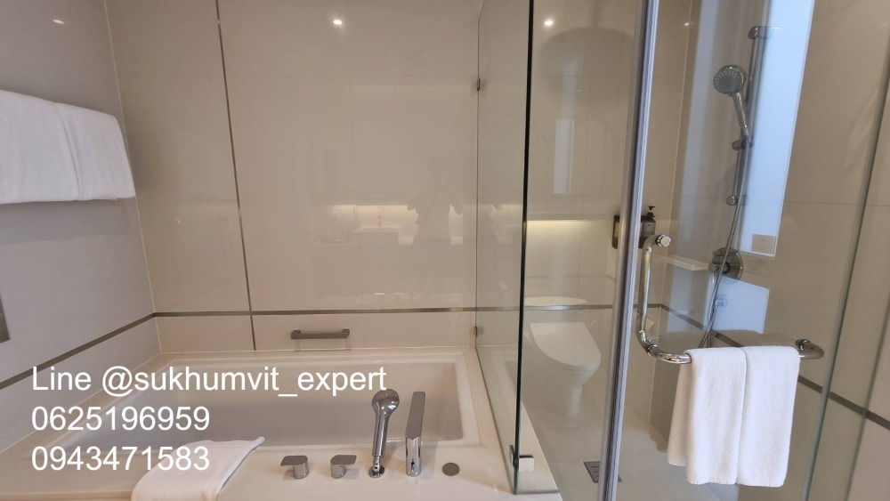 For RentCondoSukhumvit, Asoke, Thonglor : BTS Thonglor, luxury serviced apartment for rent, 1 bedroom, 1 bathroom, area 65 sq m., modern style.