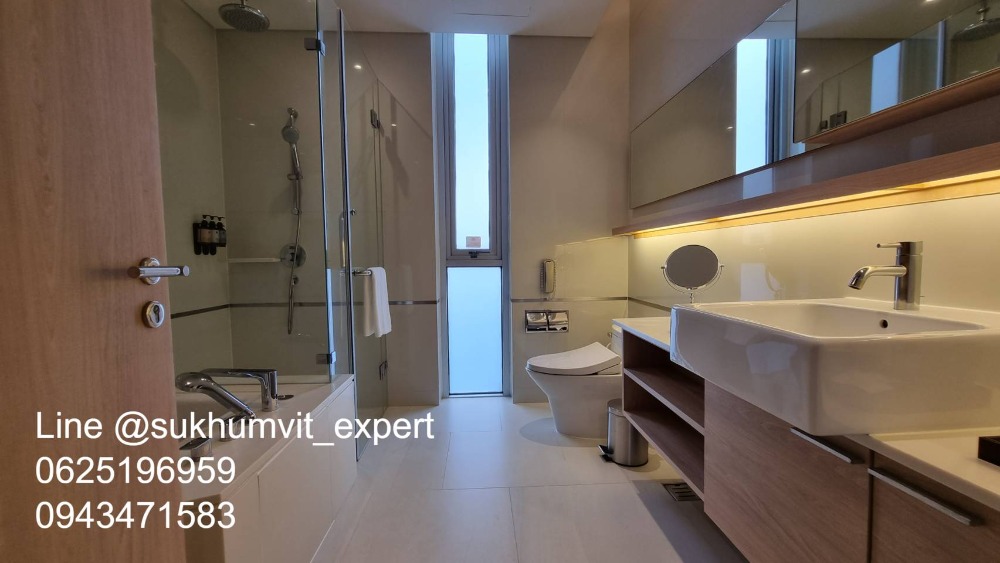 For RentCondoSukhumvit, Asoke, Thonglor : BTS Thonglor, luxury serviced apartment for rent, 1 bedroom, 1 bathroom, area 65 sq m., modern style.