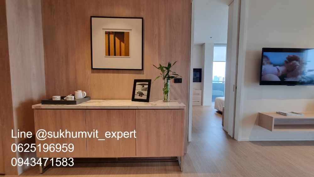 For RentCondoSukhumvit, Asoke, Thonglor : BTS Thonglor, luxury serviced apartment for rent, 1 bedroom, 1 bathroom, area 65 sq m., modern style.