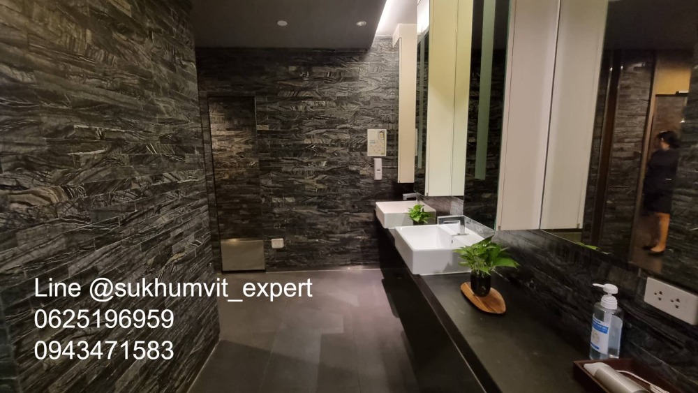 For RentCondoSukhumvit, Asoke, Thonglor : BTS Thonglor, luxury serviced apartment for rent, 1 bedroom, 1 bathroom, area 65 sq m., modern style.