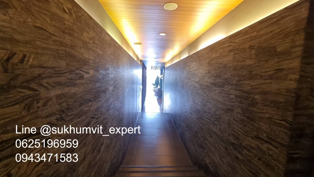 For RentCondoSukhumvit, Asoke, Thonglor : BTS Thonglor, luxury serviced apartment for rent, 1 bedroom, 1 bathroom, area 65 sq m., modern style.