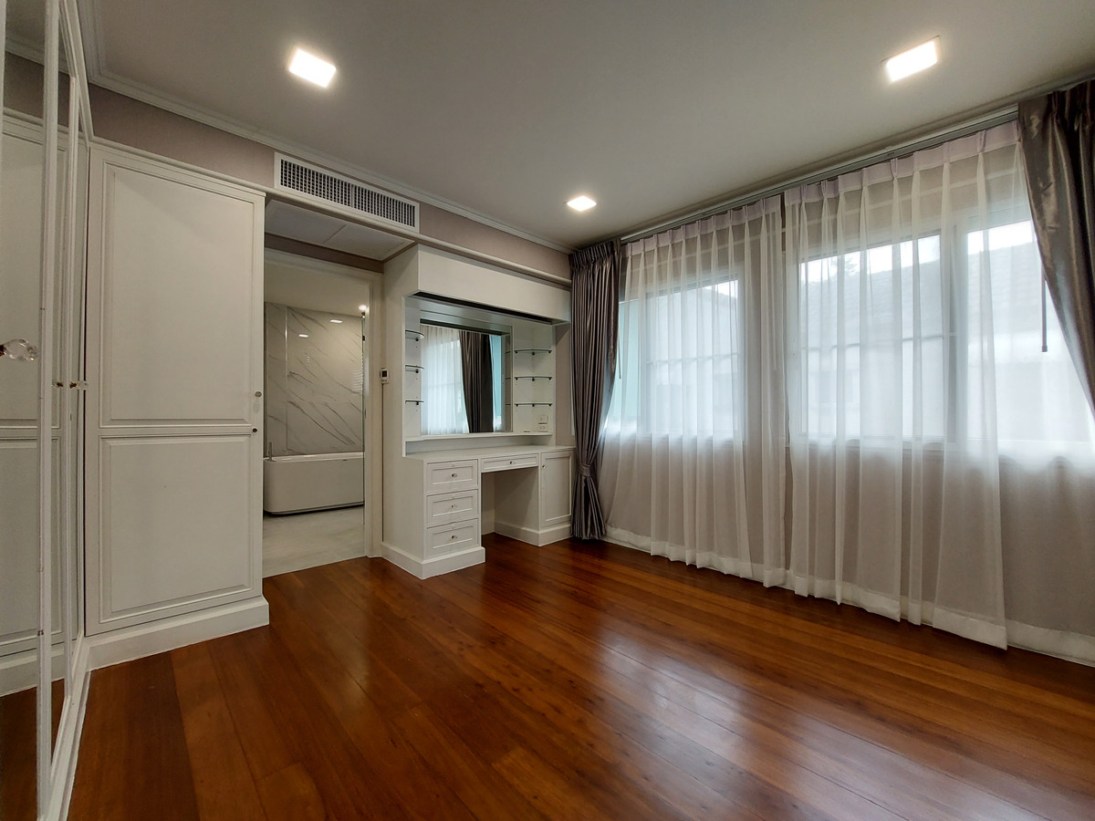 For SaleHouseSamut Prakan,Samrong : House for Sale with Tenant: Ladawan Srinagarindra, 138 Sq.Wah, Special Price!!