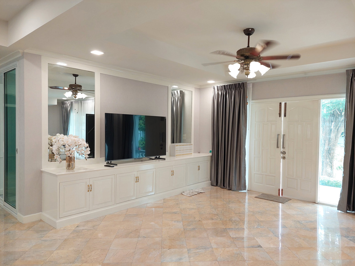 For SaleHouseSamut Prakan,Samrong : House for Sale with Tenant: Ladawan Srinagarindra, 138 Sq.Wah, Special Price!!