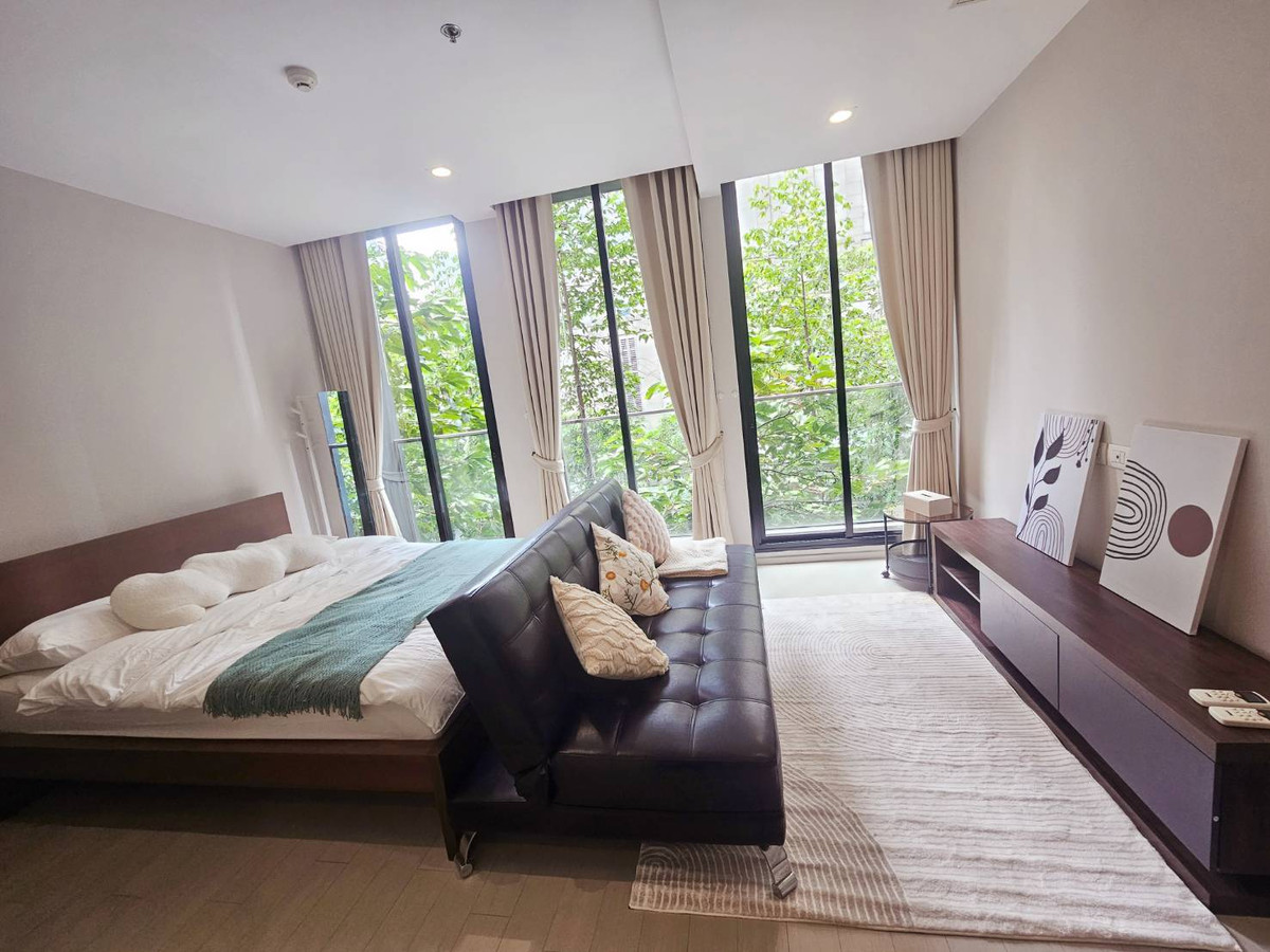 For RentCondoWitthayu, Chidlom, Langsuan, Ploenchit : Fully furnished 1 bedroom 1 bathroom condo for rent with a floorsize of 45 sq.m., located on the 3rd floor, at Noble Ploenchit building, in the popular Ploenchit district with city view, Sky walk connect to BTS Phloen C