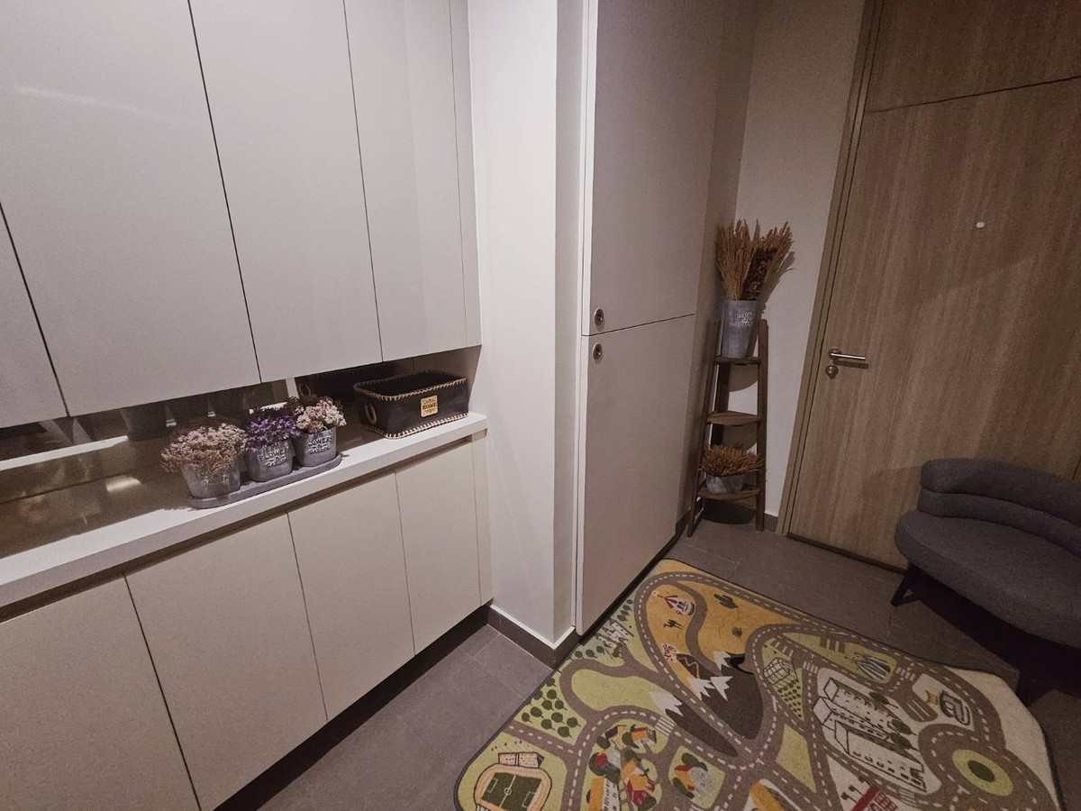 ให้เช่าคอนโดวิทยุ ชิดลม หลังสวน : Noble Ploenchit ห้องใหม่  45 Sqm Private Lift ชั้น 3 (Clear View)★ตึกที่CEOอยู่★มีทางเชื่อมติดสถานีรถไฟฟ้า BTS เพลินจิต ★โอเอซิสใจกลางเมือง4 ไร่ ★Clear View