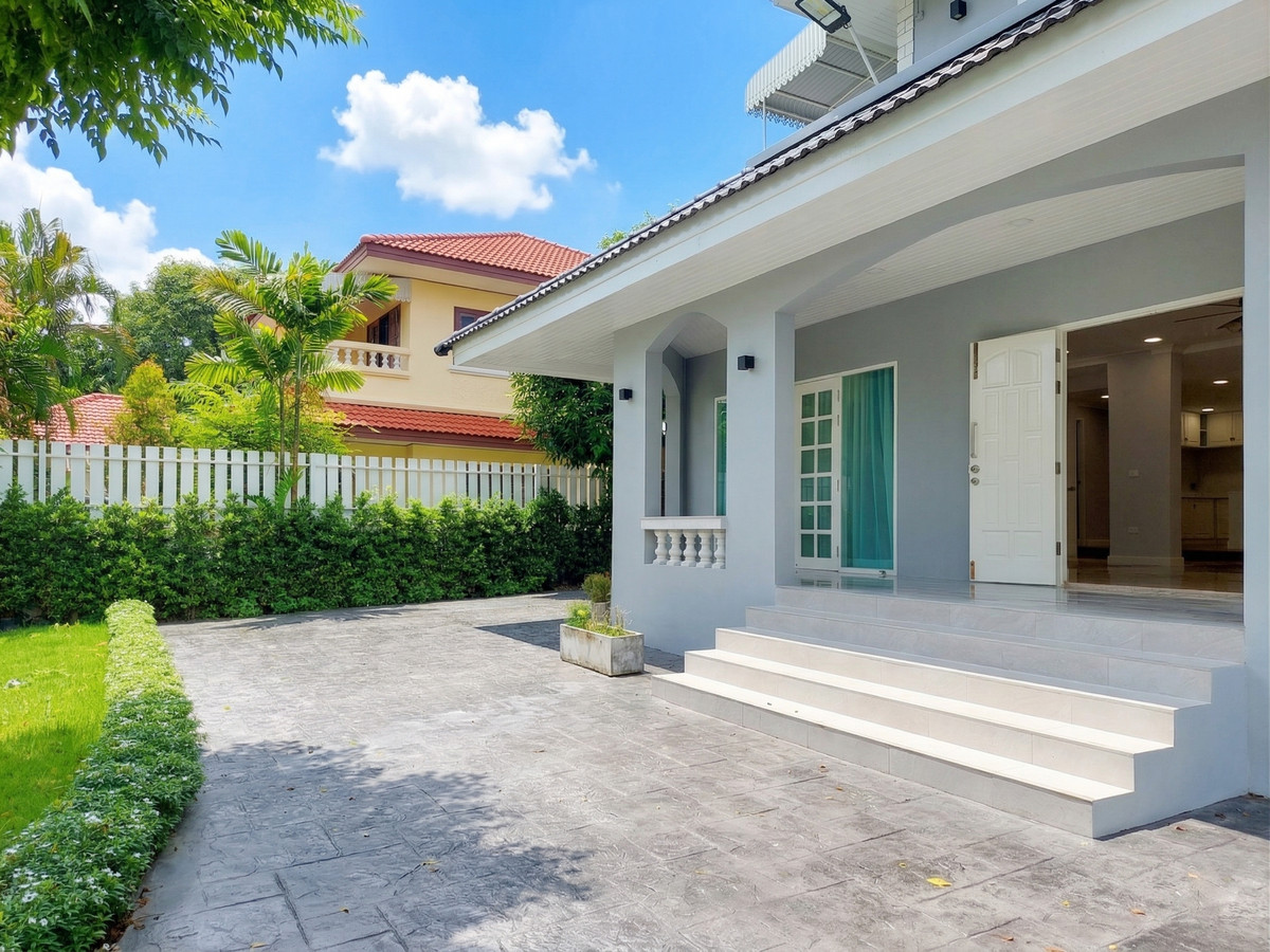 For SaleHouseSamut Prakan,Samrong : House for Sale with Tenant: Ladawan Srinagarindra, 138 Sq.Wah, Special Price!!