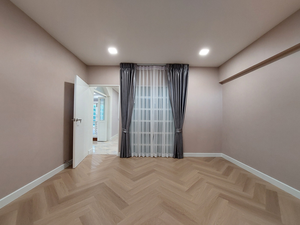 For SaleHouseSamut Prakan,Samrong : House for Sale with Tenant: Ladawan Srinagarindra, 138 Sq.Wah, Special Price!!