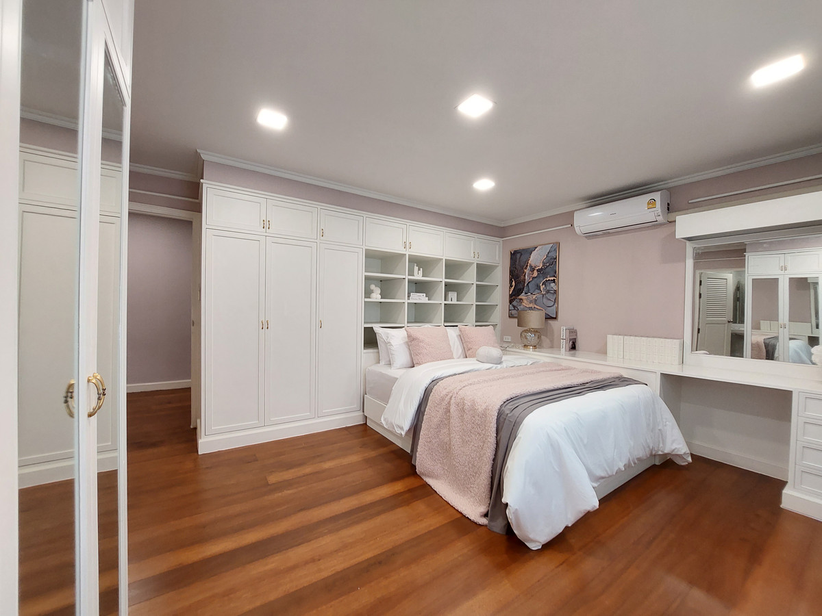 For SaleHouseSamut Prakan,Samrong : House for Sale with Tenant: Ladawan Srinagarindra, 138 Sq.Wah, Special Price!!