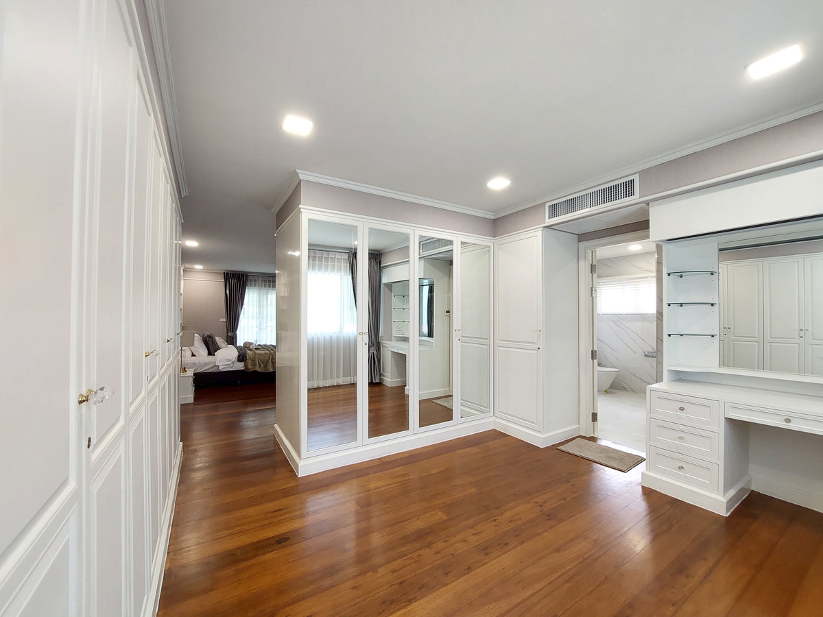 For SaleHouseSamut Prakan,Samrong : House for Sale with Tenant: Ladawan Srinagarindra, 138 Sq.Wah, Special Price!!