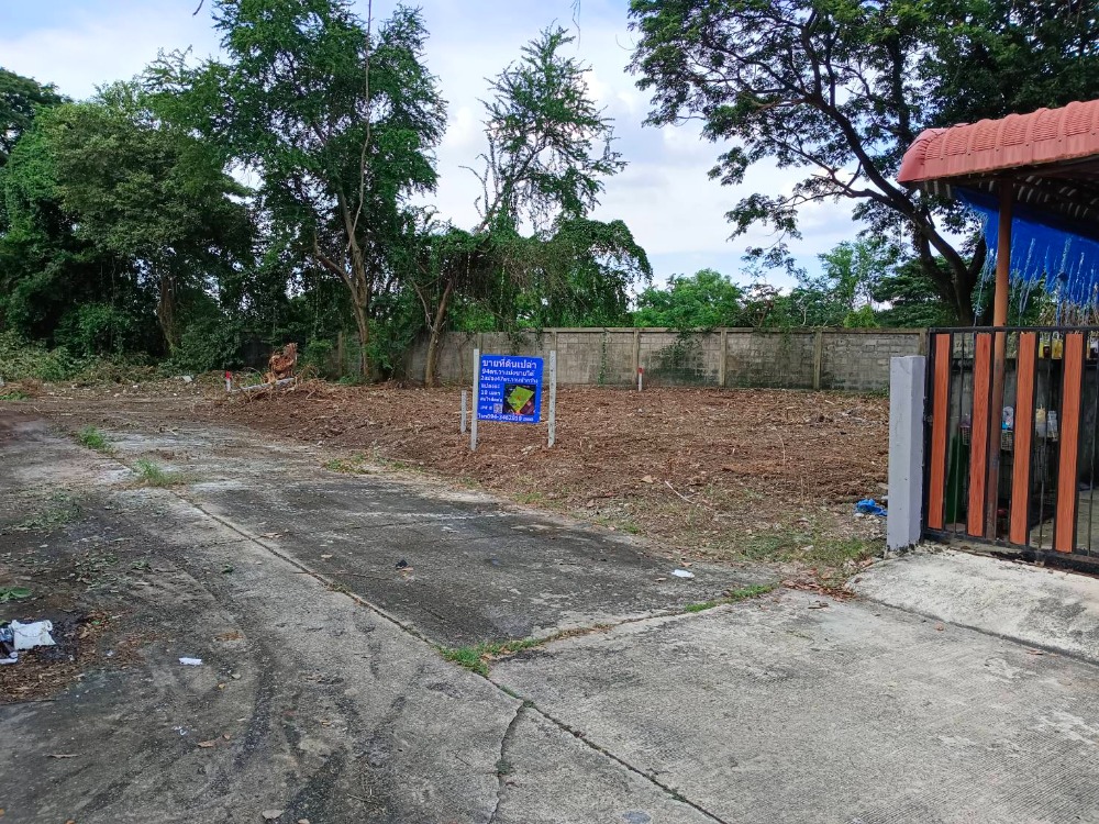 For SaleLandPathum Thani,Rangsit, Thammasat : Land for sale, 94 sq.wa, in Soi Athichetthani Village, near Pathum Thani University, on the road in the alley, selling at the appraised price, Pathum Thani-Bang Pa-in Road, Chiang Rak Yai, Sam Khok, Pathum Thani, 13,500/sq.wa, can get a loan.