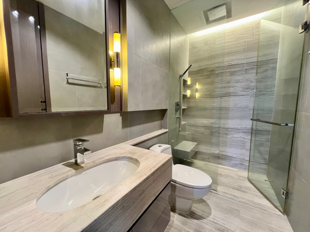 For RentCondoSathorn, Narathiwat : ( UL2402232 ) Tel/Line 096-2479369✨ FOR RENT The Diplomat Sathorn  Condo , 1 bedroom, 1 bathroom, furnished, Special Deal!!