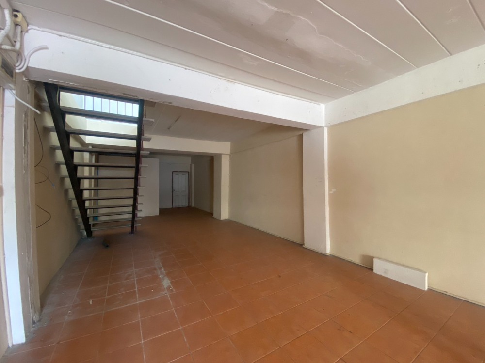 For RentShop HouseVipawadee, Don Mueang, Lak Si : For rent, 5-story commercial building, Soi Pracha Uthit. Opposite Don Mueang Airport  Near the Red Line Don Mueang Station, only 5 minutes.