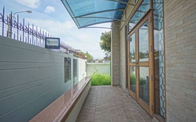 ขายบ้านปิ่นเกล้า จรัญสนิทวงศ์ : Agent Welcome!! หมู่บ้านมหาดไทย 1 101 ตรว 4 นอน 5 น้ำ East เช่า 55,000 บาท Eng 中 日 Please add LINE ID @806qphgn o8415o5483