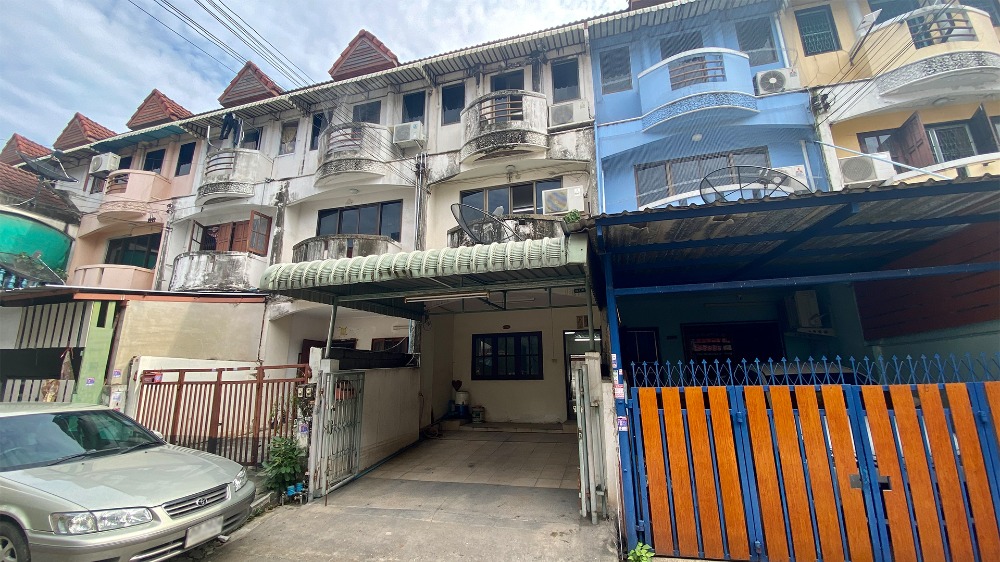For SaleTownhomeEakachai, Bang Bon : House for sale, 3-story townhome, good location, behind Big C Kanlapaphruek. Tuang Thong Village 6, Bangbon