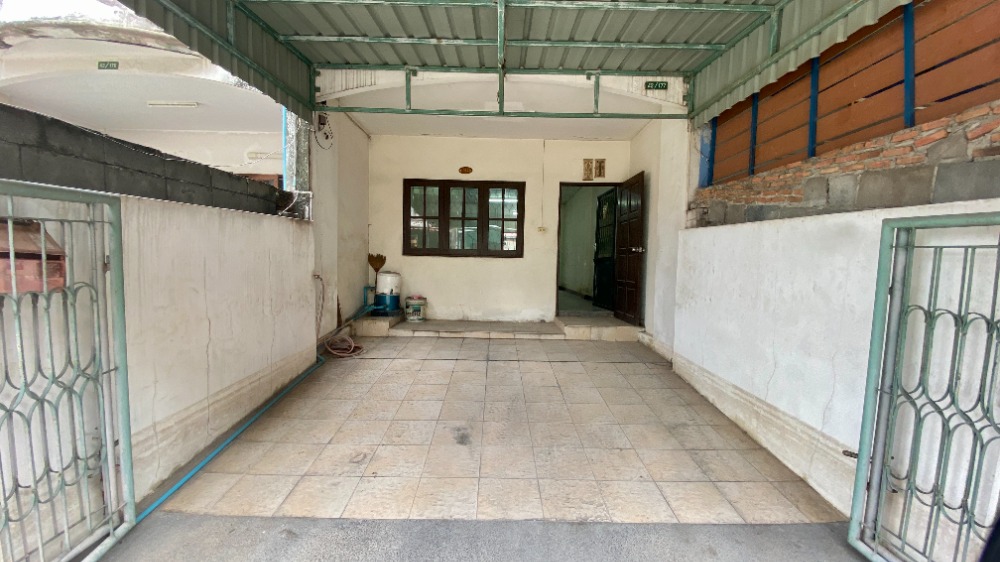 For SaleTownhomeEakachai, Bang Bon : House for sale, 3-story townhome, good location, behind Big C Kanlapaphruek. Tuang Thong Village 6, Bangbon