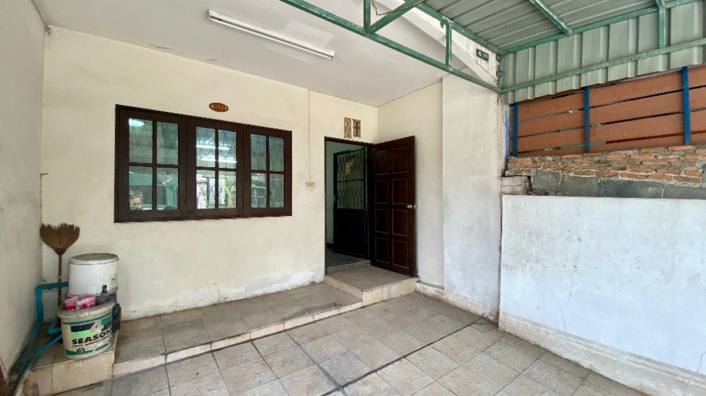 For SaleTownhomeEakachai, Bang Bon : House for sale, 3-story townhome, good location, behind Big C Kanlapaphruek. Tuang Thong Village 6, Bangbon