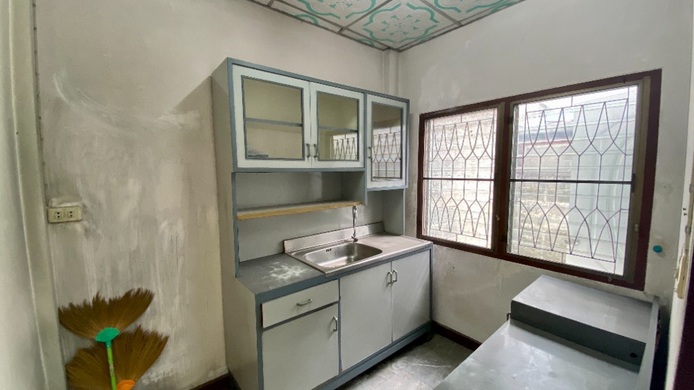 For SaleTownhomeEakachai, Bang Bon : House for sale, 3-story townhome, good location, behind Big C Kanlapaphruek. Tuang Thong Village 6, Bangbon