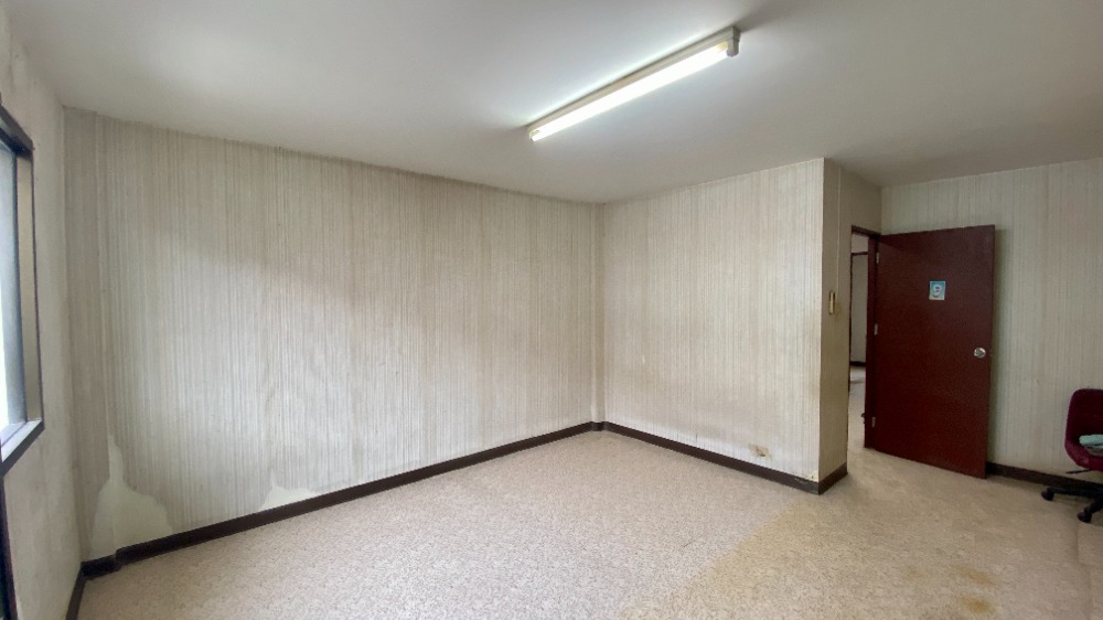 For SaleTownhomeEakachai, Bang Bon : House for sale, 3-story townhome, good location, behind Big C Kanlapaphruek. Tuang Thong Village 6, Bangbon