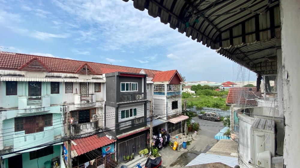 For SaleTownhomeEakachai, Bang Bon : House for sale, 3-story townhome, good location, behind Big C Kanlapaphruek. Tuang Thong Village 6, Bangbon