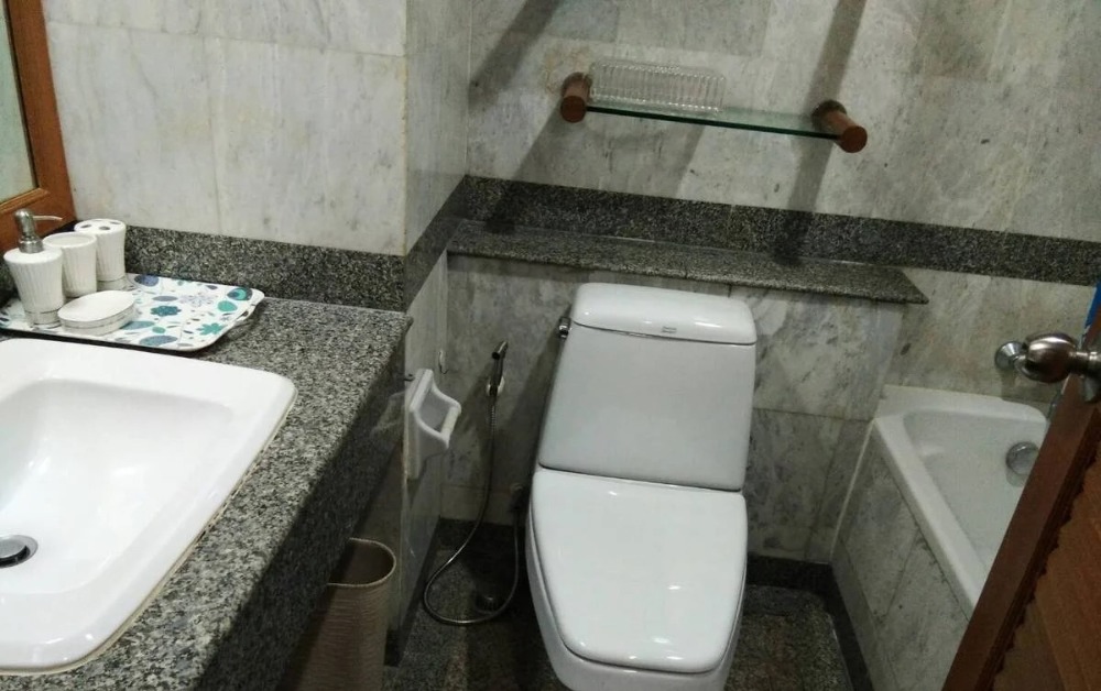 For RentCondoWitthayu, Chidlom, Langsuan, Ploenchit : President Place 53 sq.m.Rent & Sell Eng 中 日 Please add LINE ID @806qphgn o8415o5483