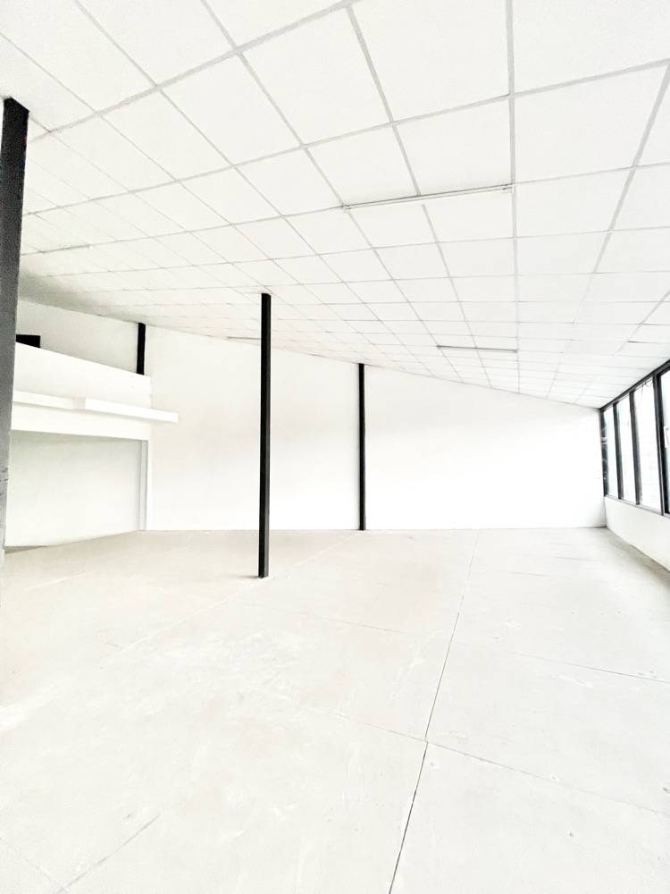 For RentShop HouseNawamin, Ramindra : Commercial building for rent near Central Ramintra, just 1 minute.