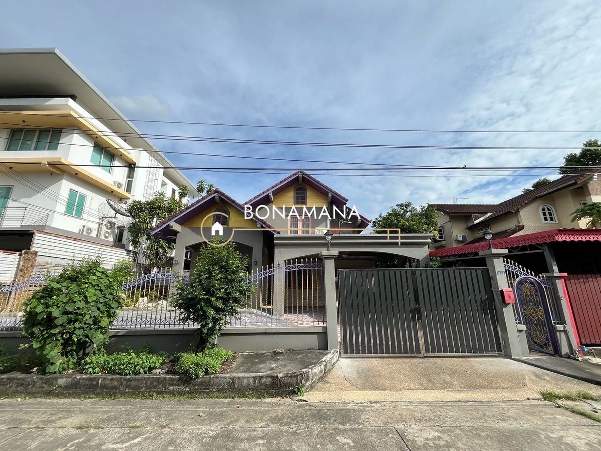 ให้เช่าบ้านพัฒนาการ ศรีนครินทร์ : ให้เช่าบ้านเดี่ยว/โฮมออฟฟิศ ศรีนครินทร์ ตรงข้าม Paradise Park (BTS สวนหลวง ร.9:  750m)
