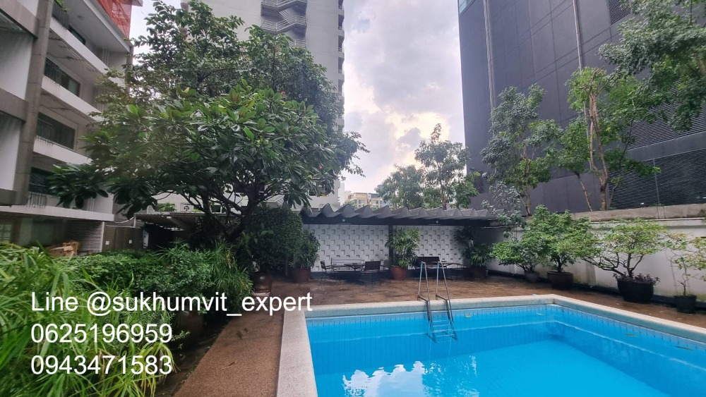 For RentOfficeSukhumvit, Asoke, Thonglor : BTS Asoke, good location, office for rent, 90 sq m., has an ensuite bathroom, good price 750 baht/sq m, shady atmosphere.