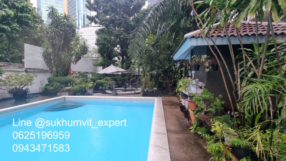 For RentOfficeSukhumvit, Asoke, Thonglor : BTS Asoke, good location, office for rent, 90 sq m., has an ensuite bathroom, good price 750 baht/sq m, shady atmosphere.