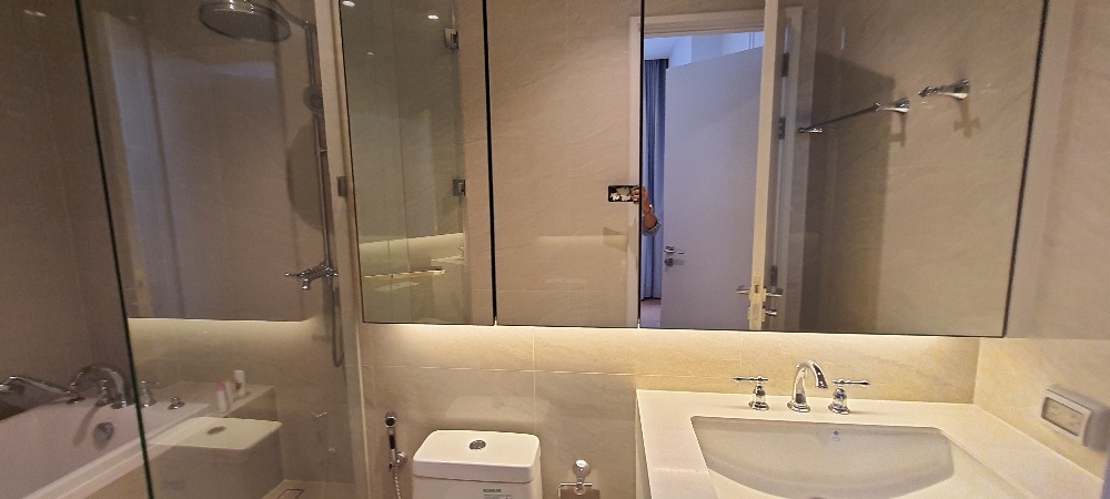 ให้เช่าคอนโดวิทยุ ชิดลม หลังสวน : ให้เช่า Muniq Langsuan ชั้นสูง วิวสวย แปลนสวยมาก หน้ากว้าง ห้องกว้างสวย  เห็นตึก 140 Wireless