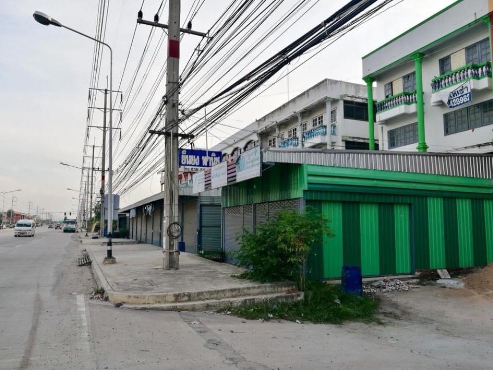 For SaleShop HouseChachoengsao : Commercial building for sale, 2 units, next to Sirisothon Road. Near Robinsins tail Near the motorway Traveling is very convenient.