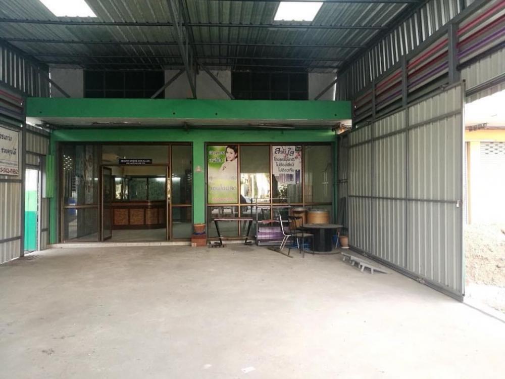 For SaleShop HouseChachoengsao : Commercial building for sale, 2 units, next to Sirisothon Road. Near Robinsins tail Near the motorway Traveling is very convenient.