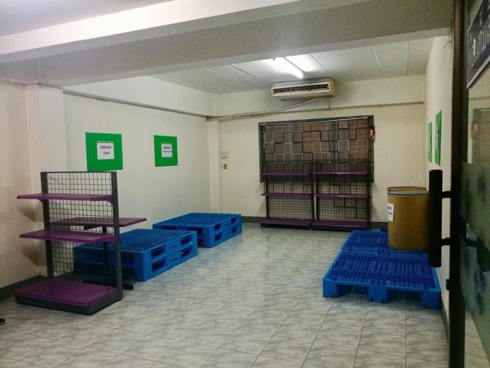 For SaleShop HouseChachoengsao : Commercial building for sale, 2 units, next to Sirisothon Road. Near Robinsins tail Near the motorway Traveling is very convenient.