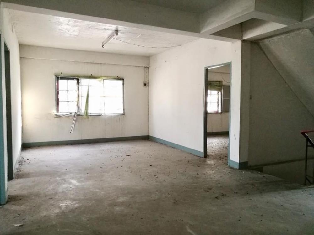 For SaleShop HouseChachoengsao : Commercial building for sale, 2 units, next to Sirisothon Road. Near Robinsins tail Near the motorway Traveling is very convenient.