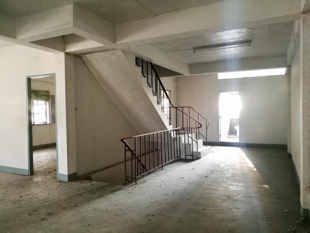 For SaleShop HouseChachoengsao : Commercial building for sale, 2 units, next to Sirisothon Road. Near Robinsins tail Near the motorway Traveling is very convenient.